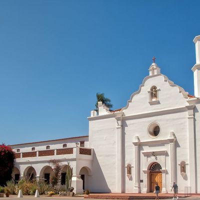 Père Enriqué header image