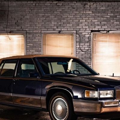 Cadillac DeVille 1990 header image