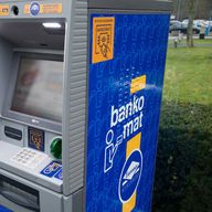 Bankomat jedzący włosy